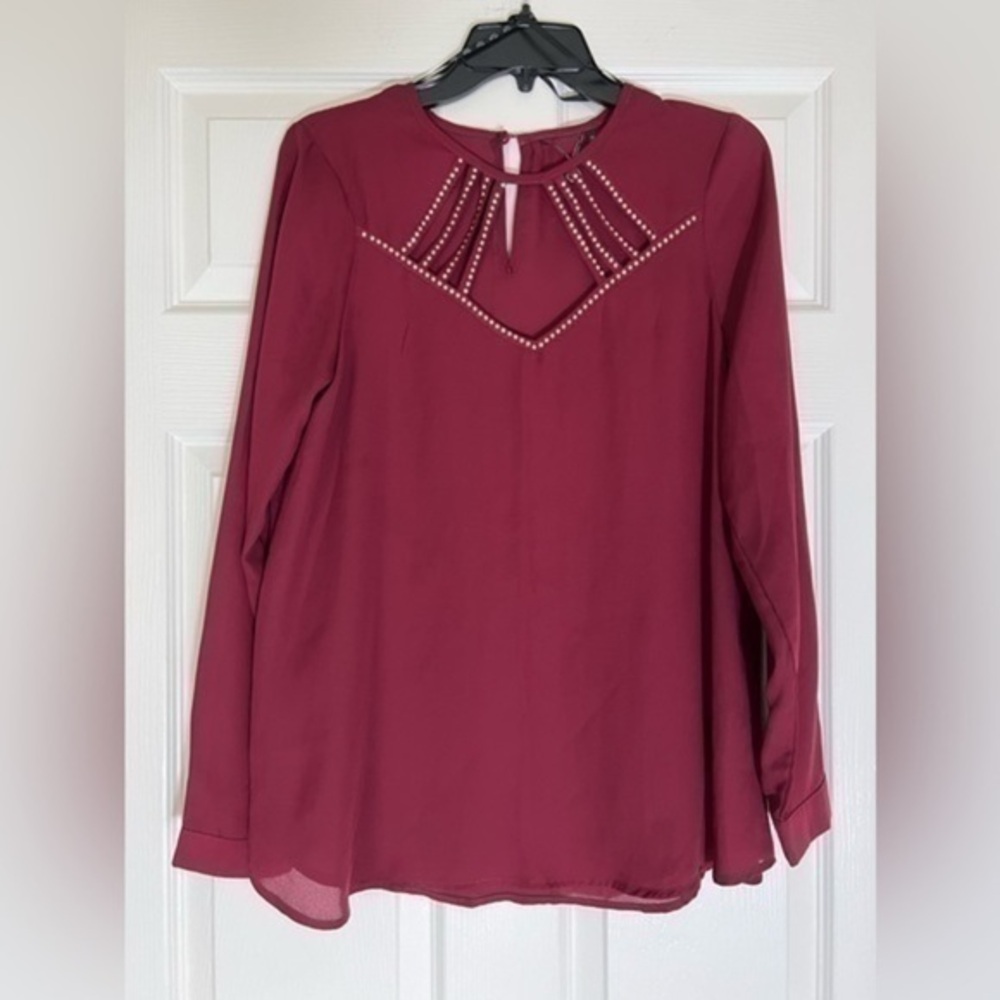 BKE Boutique cutout blouse with rivet detailing size M